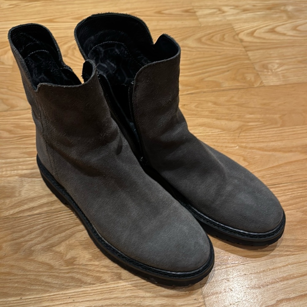 Excellence *Aquatalia* Madelyn Suede Boots - Sz 8.5